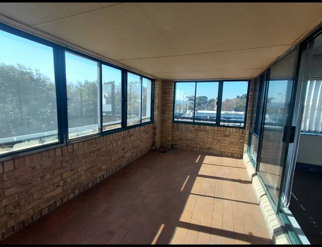 90M² OFFICE TO LET IN BRYANSTON